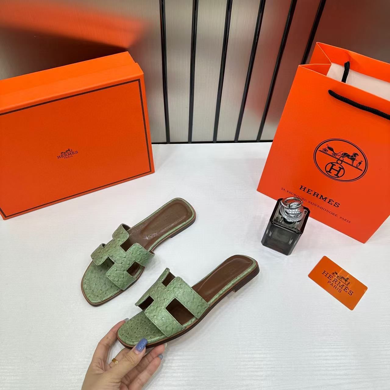 hermes paris oran flats for her with og box & carry bag green slide h38 hermes paris oran flats for her with og box & carry bag green slide h38