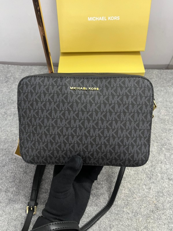 michael kors jet set camera bag with og & box dust bag (black black) 9028 michael kors jet set camera bag with og & box dust bag (black black) 9028
