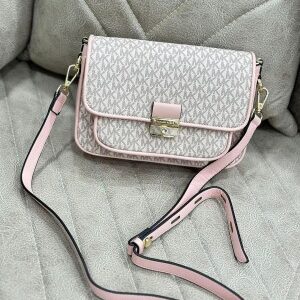 michael kors bradshaw cross body bag with og box (22001 beige pink)