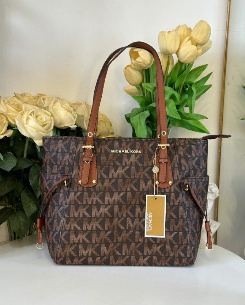 michael kors voyager tote bag with dust bag (4616 coffee brown) michael kors voyager tote bag with dust bag (4616 coffee brown)