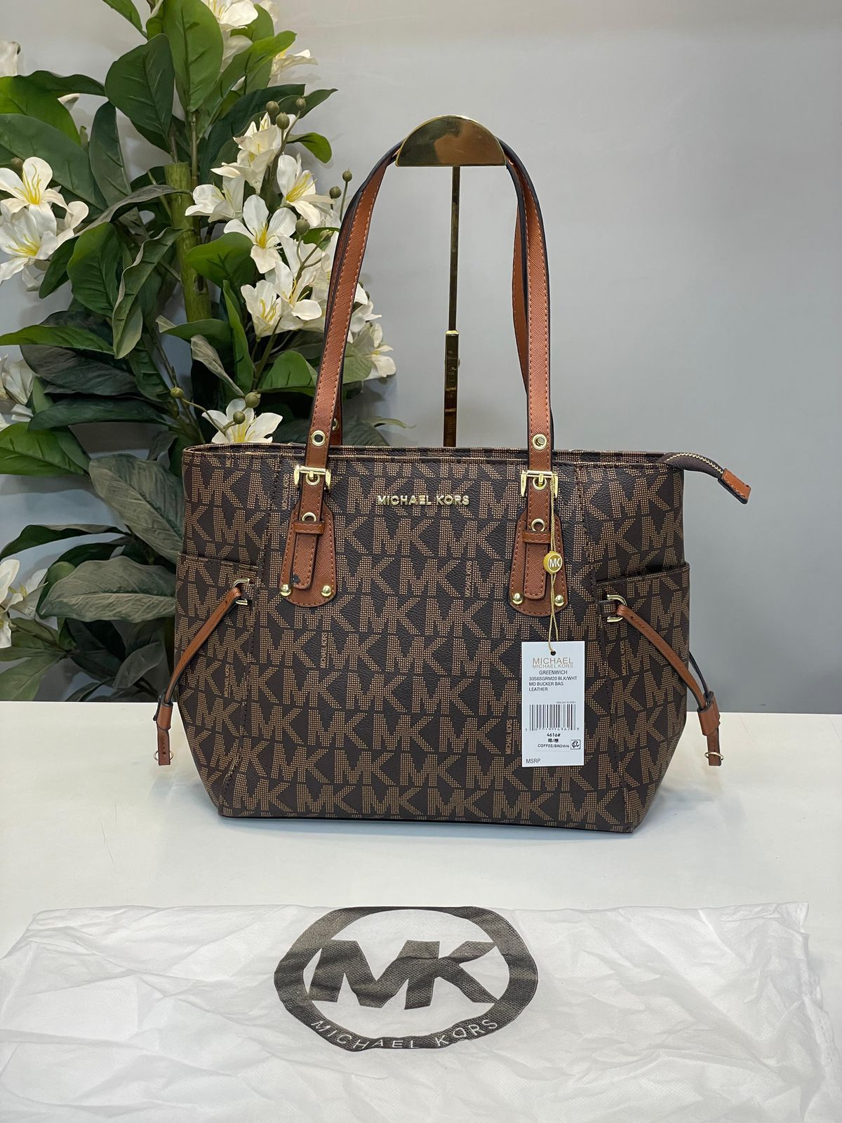 michael kors voyager tote bag with dust bag (4616 coffee brown) michael kors voyager tote bag with dust bag (4616 coffee brown)