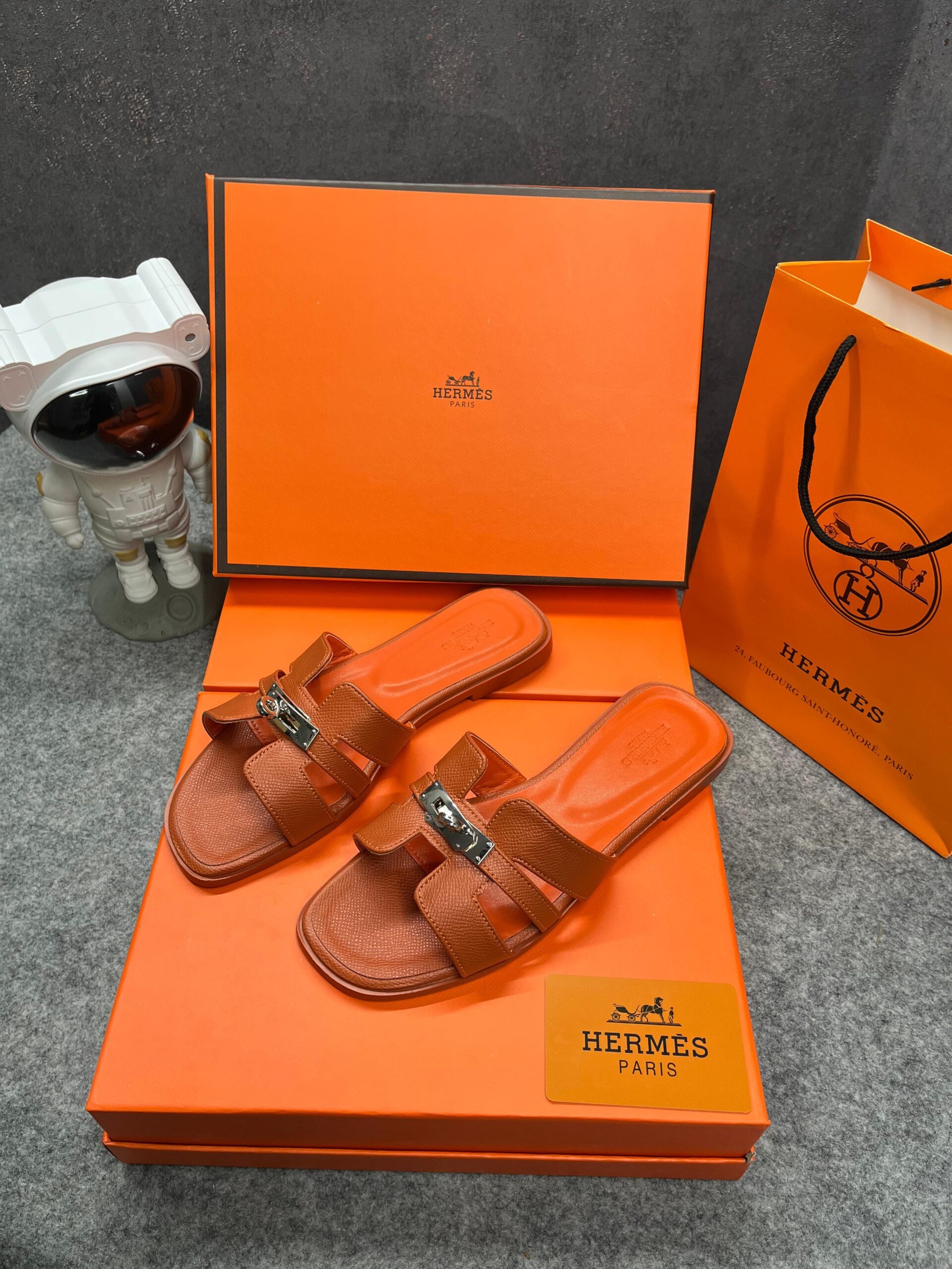 hermes paris oran flats for her with og box & carry bag h38 41 orange slide hermes paris oran flats for her with og box & carry bag h38 41 orange slide