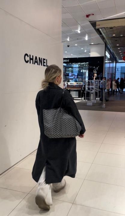 goyard saint louis pm tote bag black with a detachable pouch with dust cover goyard saint louis pm tote bag black with a detachable pouch with dust cover