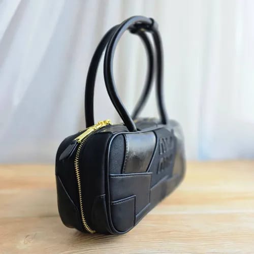 miu miu versatile long handle black leather shoulder bag with dust bag 502 black sale miu miu versatile long handle black leather shoulder bag with dust bag 502 black sale