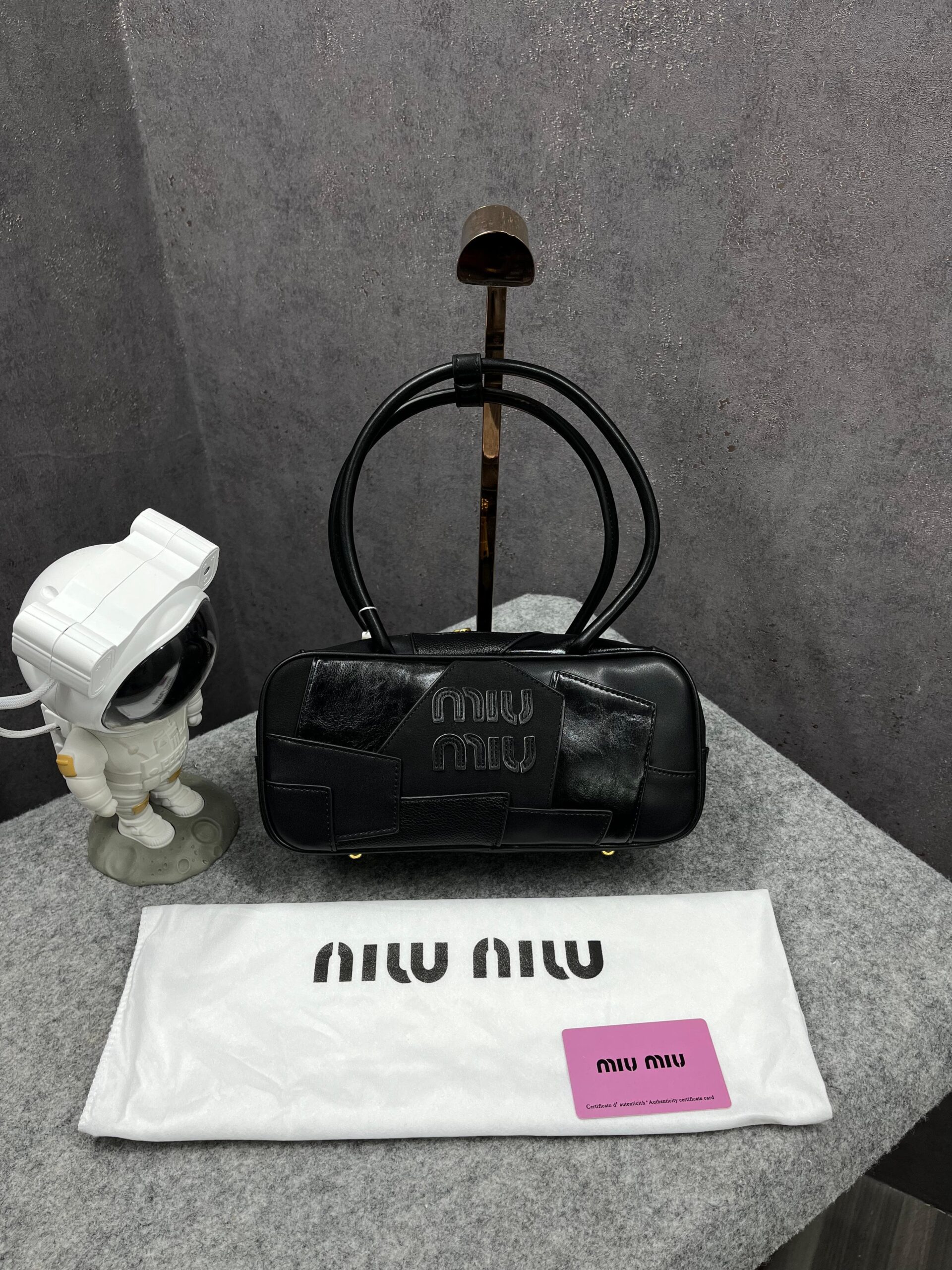 miu miu versatile long handle black leather shoulder bag with dust bag 502 black sale miu miu versatile long handle black leather shoulder bag with dust bag 502 black sale