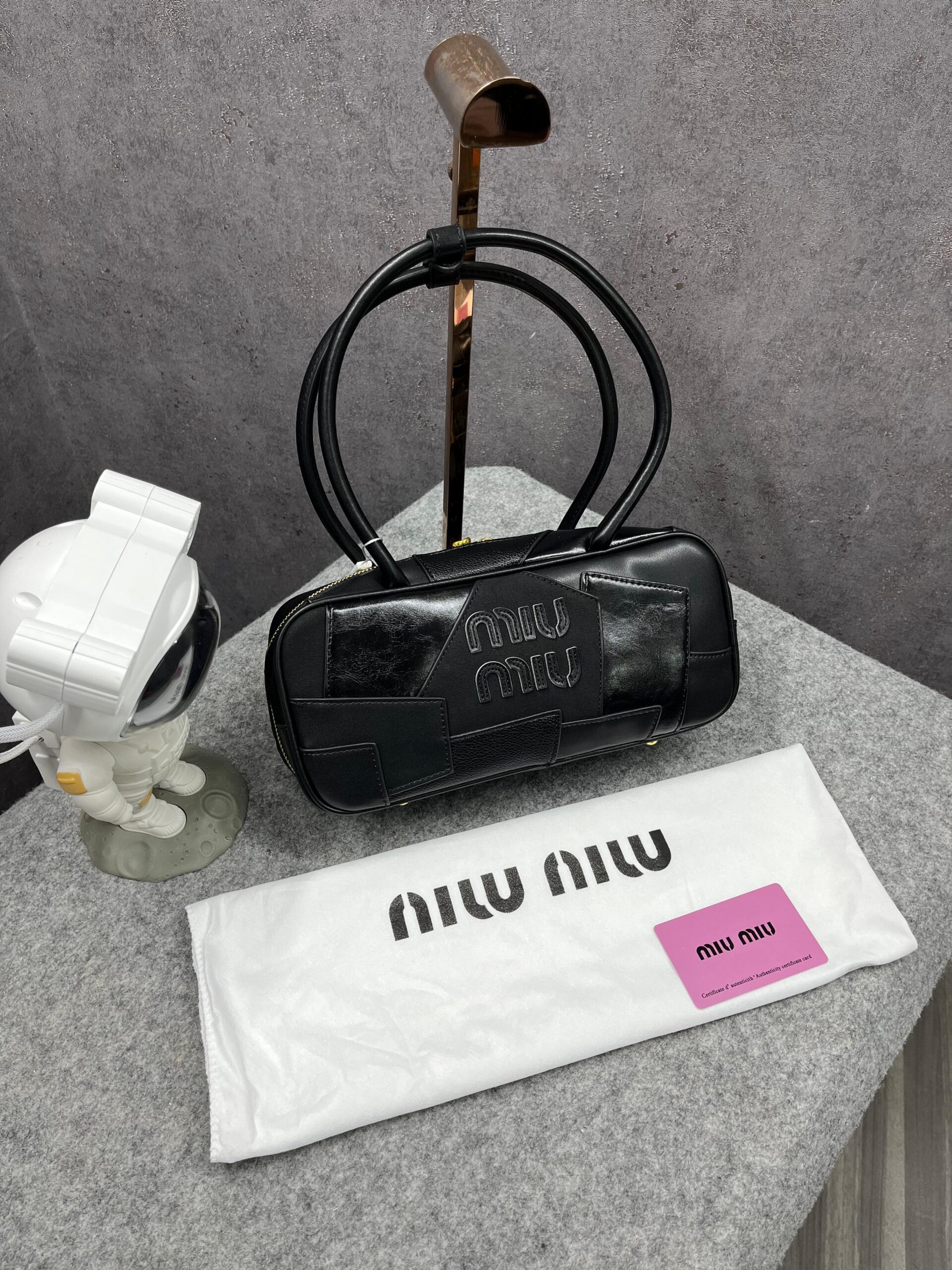 miu miu versatile long handle black leather shoulder bag with dust bag 502 black sale miu miu versatile long handle black leather shoulder bag with dust bag 502 black sale
