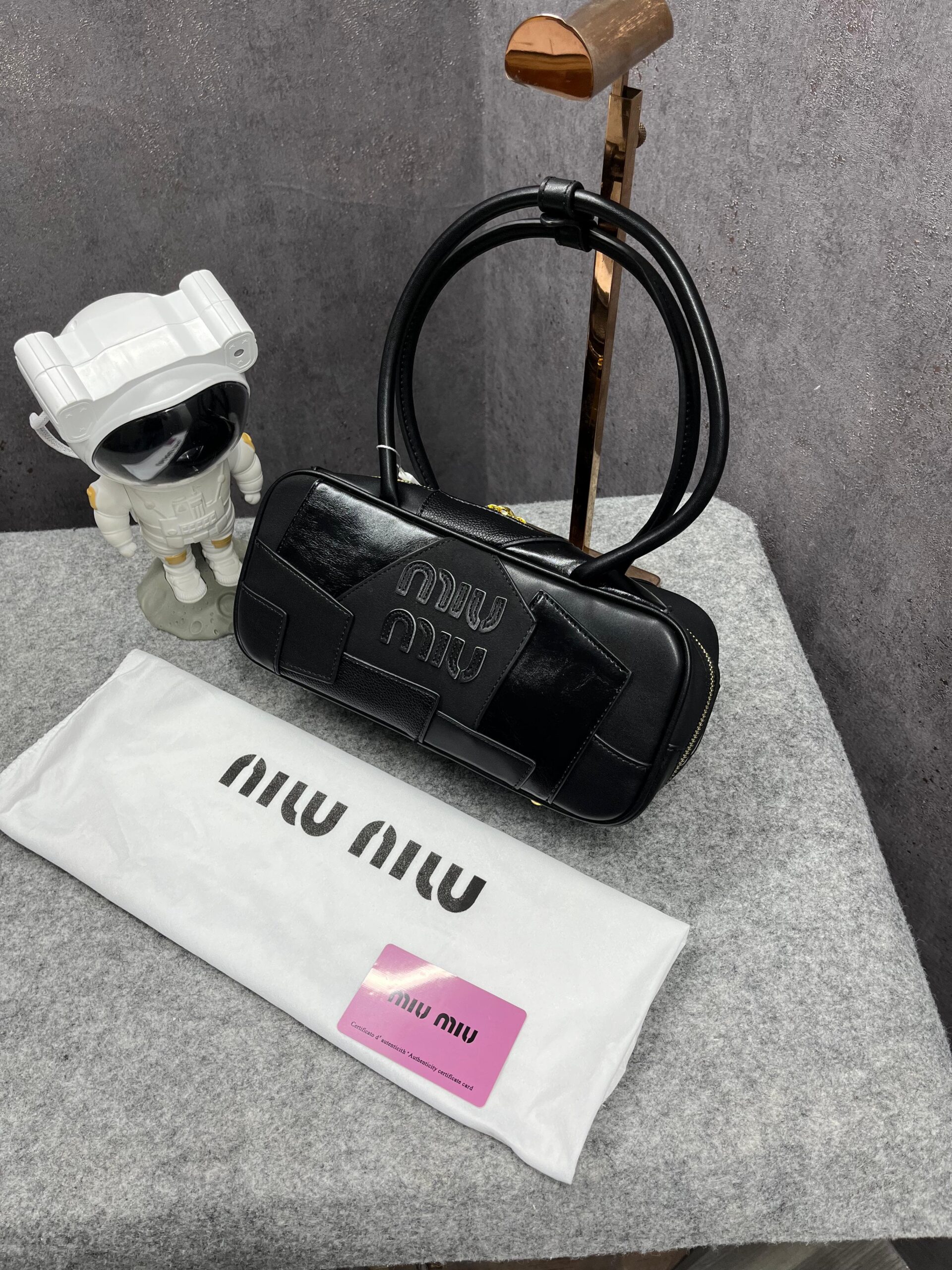 miu miu versatile long handle black leather shoulder bag with dust bag 502 black sale miu miu versatile long handle black leather shoulder bag with dust bag 502 black sale