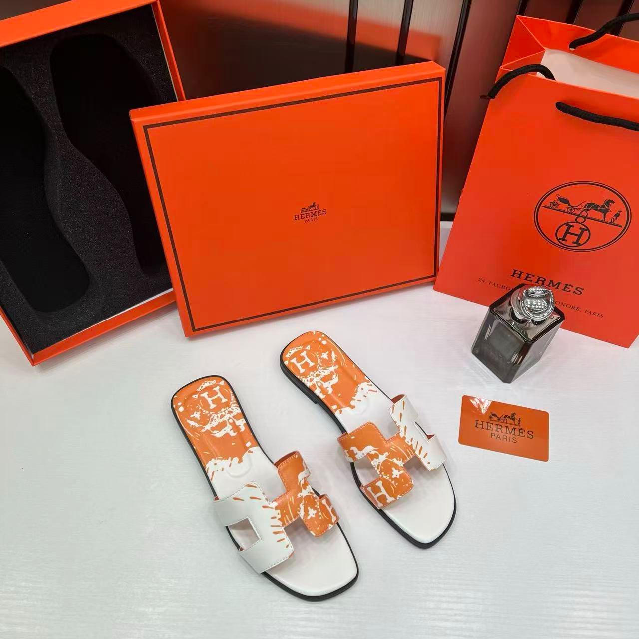hermes paris oran flats for her with og box & carry bag h38 44 white orange slide hermes paris oran flats for her with og box & carry bag h38 44 white orange slide