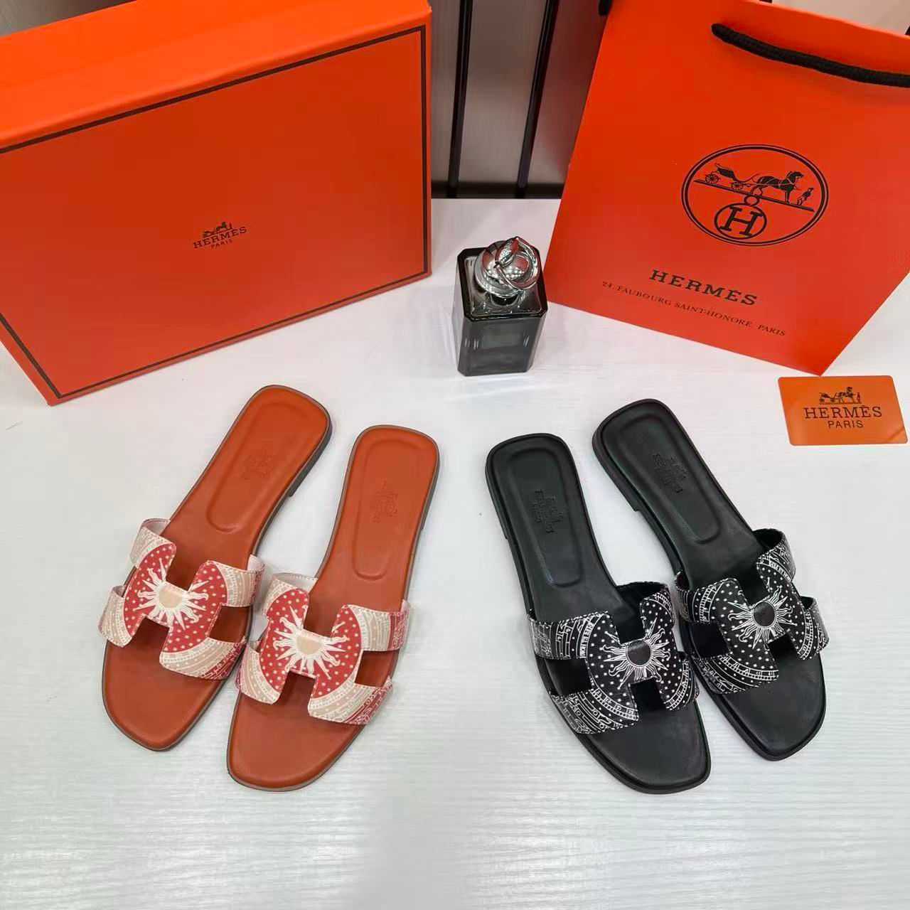 hermes paris oran flats for her with og box & carry bag h38 44 black white slide hermes paris oran flats for her with og box & carry bag h38 44 black white slide