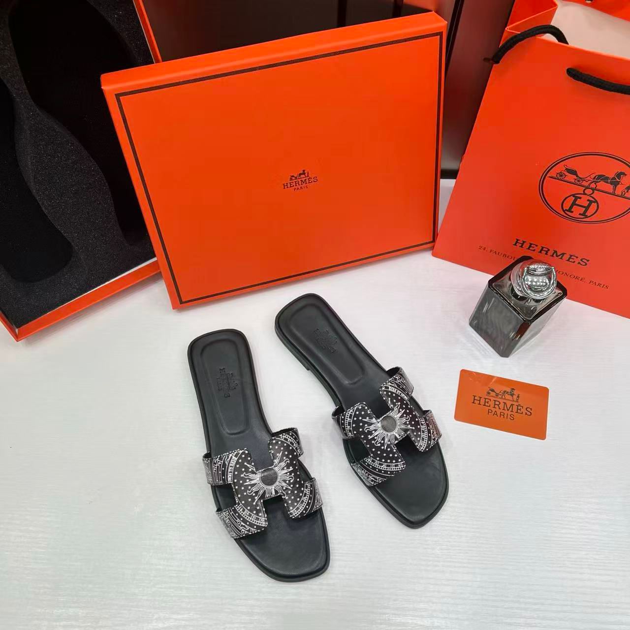 hermes paris oran flats for her with og box & carry bag h38 44 black white slide hermes paris oran flats for her with og box & carry bag h38 44 black white slide
