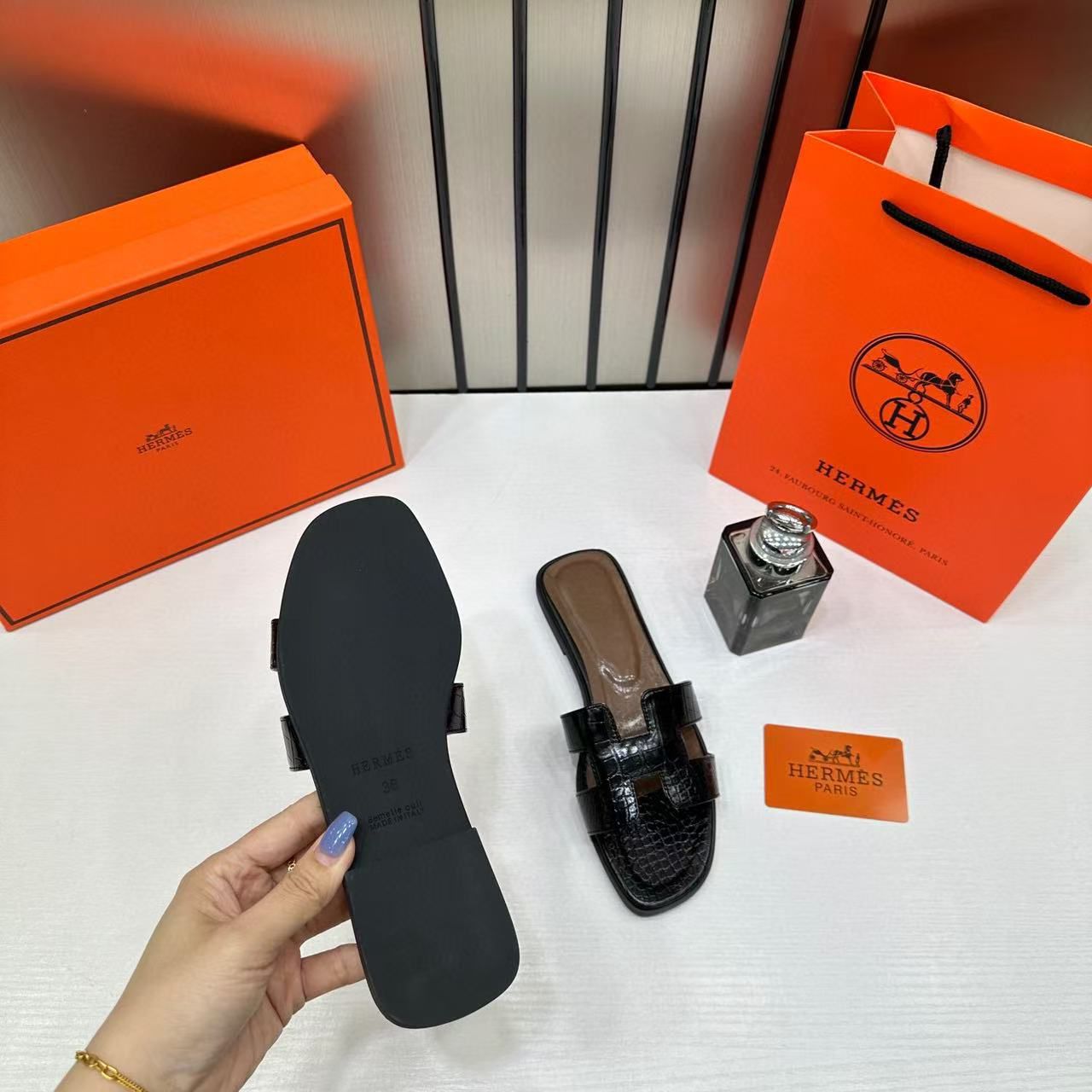 hermes paris oran flats croc leather black for her with og box & carry bag black slide hermes paris oran flats croc leather black for her with og box & carry bag black slide