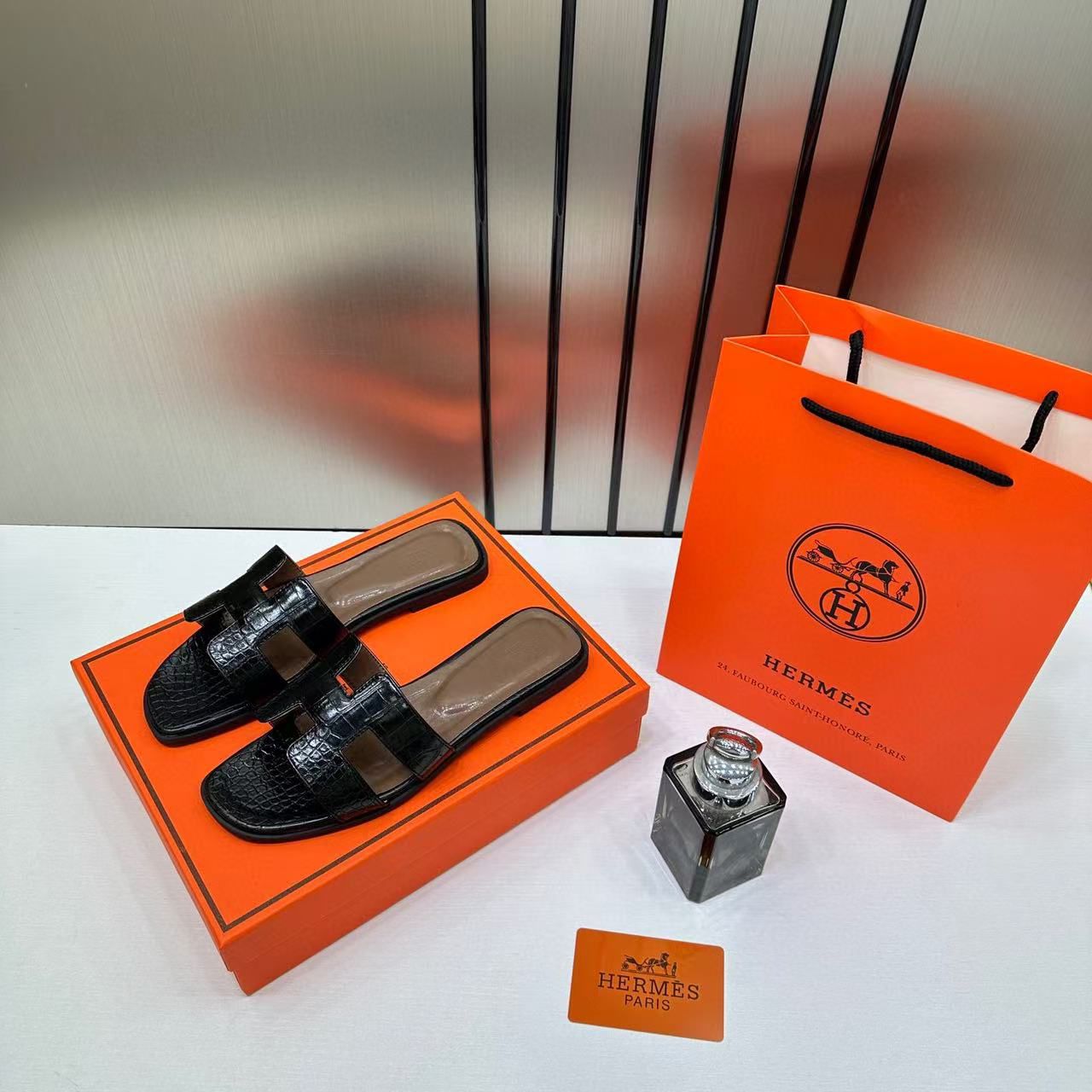 hermes paris oran flats croc leather black for her with og box & carry bag black slide hermes paris oran flats croc leather black for her with og box & carry bag black slide