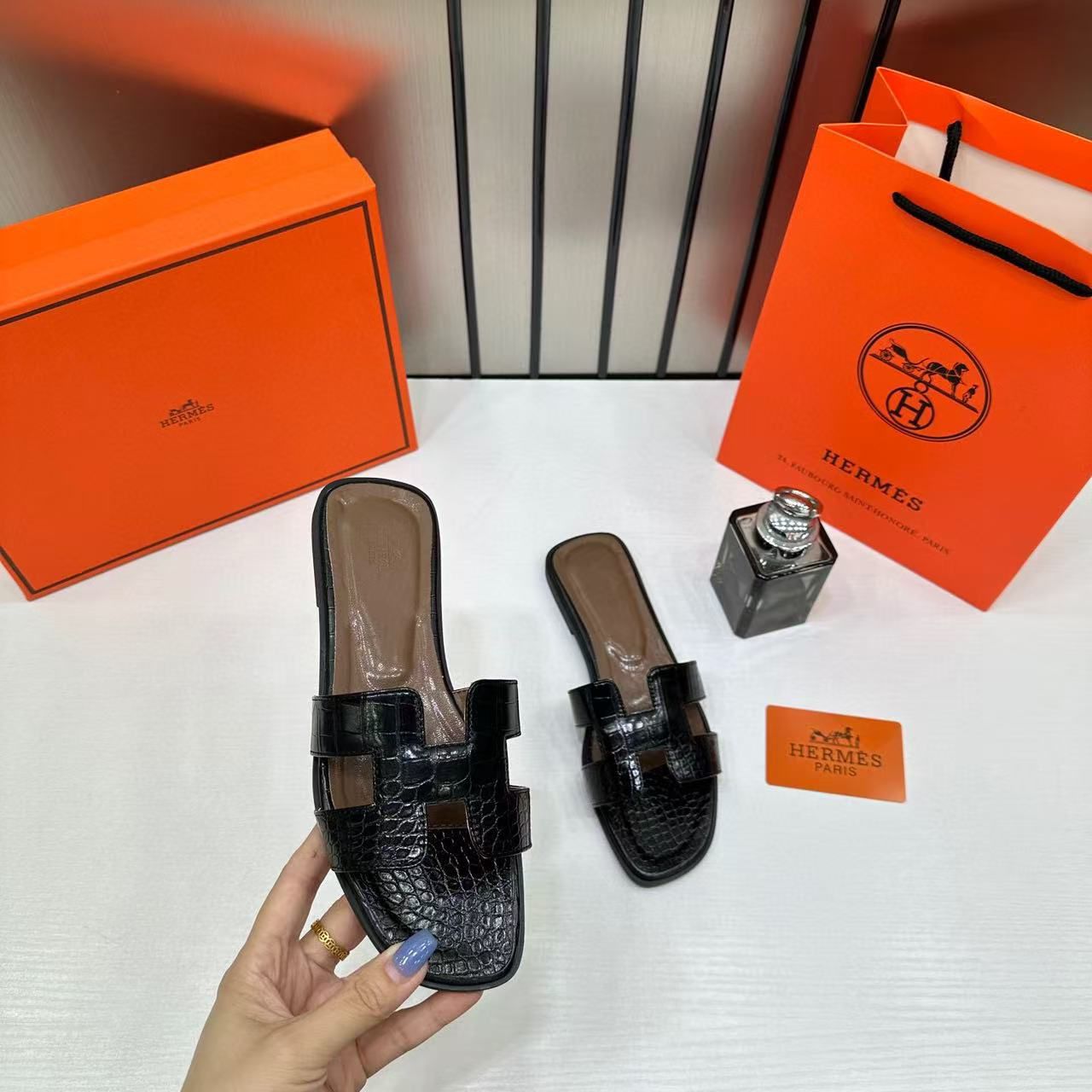 hermes paris oran flats croc leather black for her with og box & carry bag black slide hermes paris oran flats croc leather black for her with og box & carry bag black slide