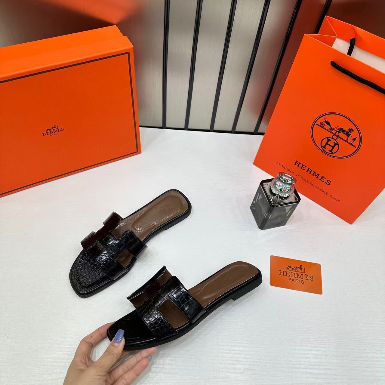 hermes paris oran flats croc leather black for her with og box & carry bag black slide hermes paris oran flats croc leather black for her with og box & carry bag black slide