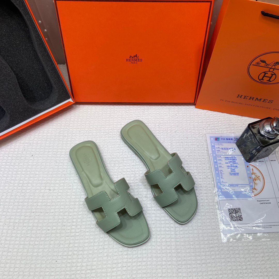 hermes oran sandals slide vert jade epsom mint green calfskin leather with og box carry bag hermes oran sandals slide vert jade epsom mint green calfskin leather with og box carry bag