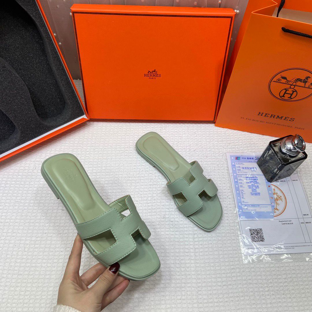 hermes oran sandals slide vert jade epsom mint green calfskin leather with og box carry bag hermes oran sandals slide vert jade epsom mint green calfskin leather with og box carry bag
