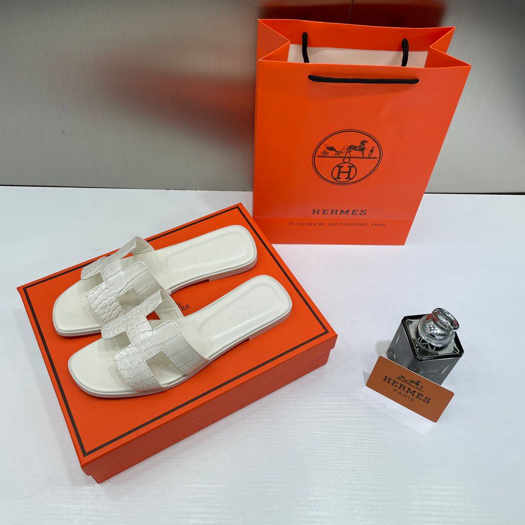 hermes paris oran flats croc leather white for her with og box & carry bag white slide hermes paris oran flats croc leather white for her with og box & carry bag white slide