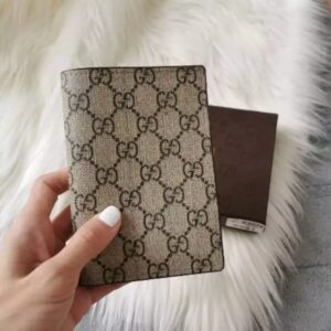 gucci gg supreme emblem khakhi passport case canvas leather with og box g101