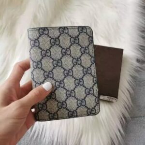 gucci gg supreme emblem blue passport case canvas leather with og box g102