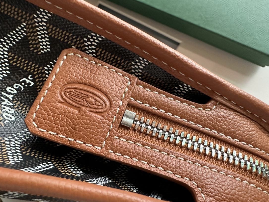 goyard jouvence pm toiletry bag brown with dust cover goyard jouvence pm toiletry bag brown with dust cover