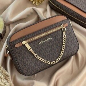 michael kors jet set camera crossbody with og box and dust bag 1303