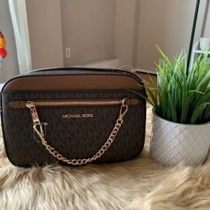 michael kors jet set camera crossbody with og box and dust bag 1303 michael kors jet set camera crossbody with og box and dust bag 1303
