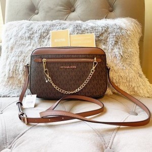 michael kors jet set camera crossbody with og box and dust bag 1303 michael kors jet set camera crossbody with og box and dust bag 1303