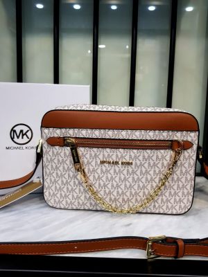 michael kors jet set camera crossbody with og box and dust bag 5757 michael kors jet set camera crossbody with og box and dust bag 5757