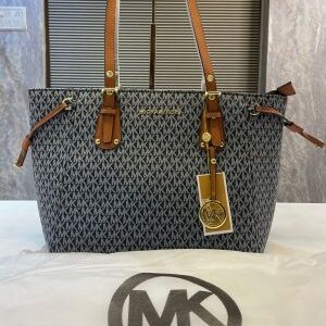 michael kors voyager jet set print tote bag with dust bag 5443