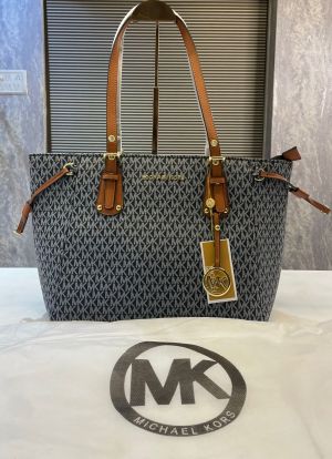 michael kors voyager jet set print tote bag with dust bag 5443 michael kors voyager jet set print tote bag with dust bag 5443