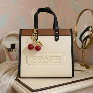 coac h field tote 22 bag with og folding box with charm 6249 coac h field tote 22 bag with og folding box with charm 6249