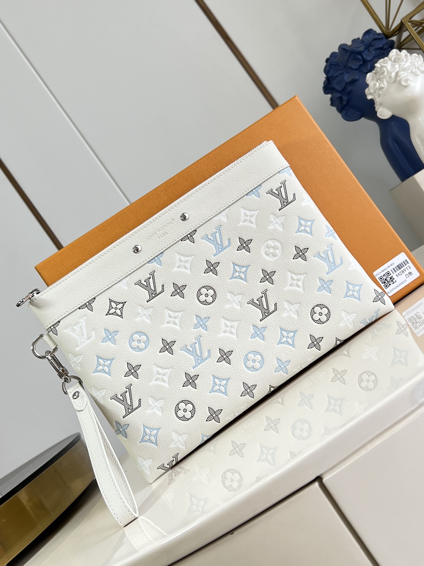 lv pochette to go monogram leather clutch bags white 81781 with og box & dust cover lv pochette to go monogram leather clutch bags white 81781 with og box & dust cover