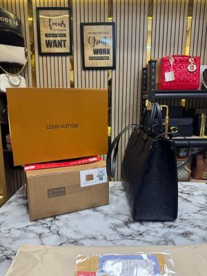 louiss vuitton onthego mm empreinte with&double og box and dust bag 6009 louiss vuitton onthego mm empreinte with&double og box and dust bag 6009