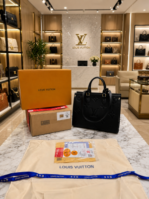 louiss vuitton onthego mm empreinte with&double og box and dust bag 6009 louiss vuitton onthego mm empreinte with&double og box and dust bag 6009