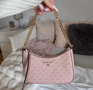 michae l kors jet set charm small logo pochette bag ( box dust bag) 1828 michae l kors jet set charm small logo pochette bag ( box dust bag) 1828