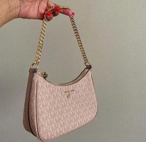 michae l kors jet set charm small logo pochette bag ( box dust bag) 1828 michae l kors jet set charm small logo pochette bag ( box dust bag) 1828