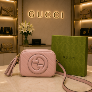 gucc i womens small zip bag in sumo with box 618
