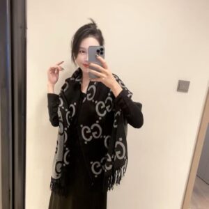 gucc.i gg reversible big logo black grey wool shawl scarf with og box with carry bag