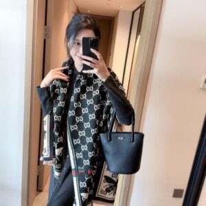 gucc.i classic gg monogram with bee border black cream wool shawl scarf with og box with carry bag