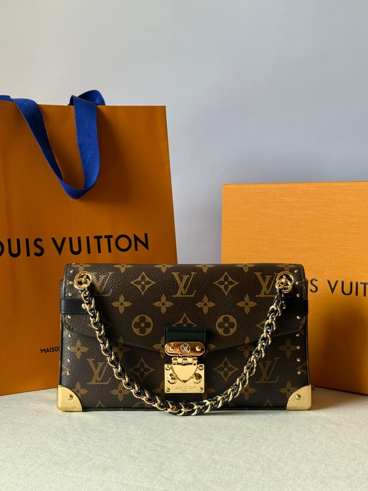 loui.s vuitton trunkie east west signature monogram leather shoulder bag with og box dust cover & carry bag m81668 monochrome coffee brown loui.s vuitton trunkie east west signature monogram leather shoulder bag with og box dust cover & carry bag m81668 monochrome coffee brown