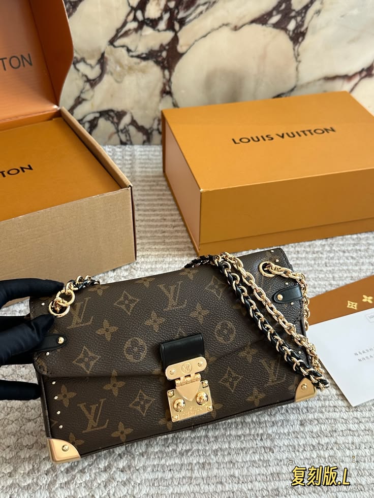 loui.s vuitton trunkie east west signature monogram leather shoulder bag with og box dust cover & carry bag m81668 monochrome coffee brown loui.s vuitton trunkie east west signature monogram leather shoulder bag with og box dust cover & carry bag m81668 monochrome coffee brown