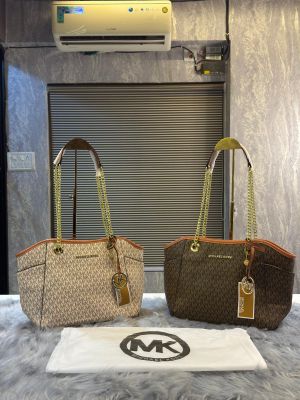 jet set travel chain shoulder tote bag witch dust bag 5609 jet set travel chain shoulder tote bag witch dust bag 5609
