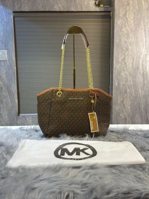 jet set travel chain shoulder tote bag witch dust bag 5609 jet set travel chain shoulder tote bag witch dust bag 5609