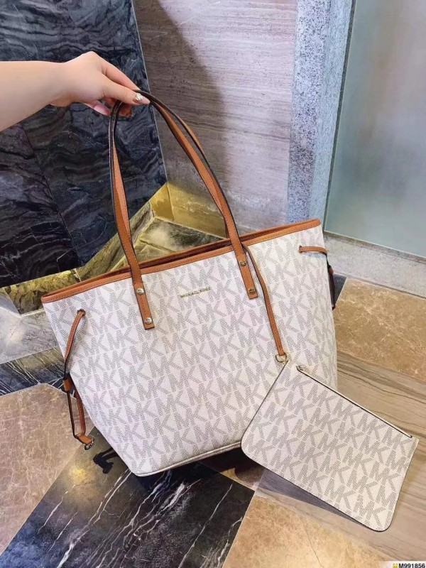 michae.l kors mk voyager tote bag with side pocket & dust bag (beige brown 2003) michae.l kors mk voyager tote bag with side pocket & dust bag (beige brown 2003)