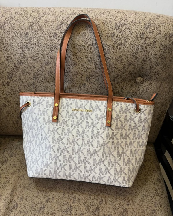 michae.l kors mk voyager tote bag with side pocket & dust bag (beige brown 2003) michae.l kors mk voyager tote bag with side pocket & dust bag (beige brown 2003)
