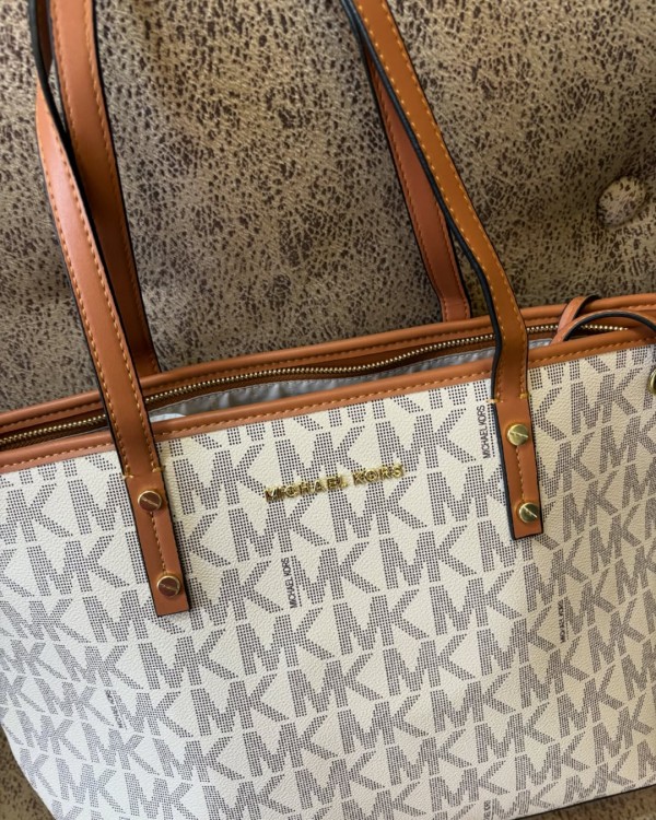michae.l kors mk voyager tote bag with side pocket & dust bag (beige brown 2003) michae.l kors mk voyager tote bag with side pocket & dust bag (beige brown 2003)