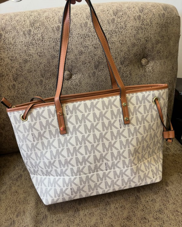 michae.l kors mk voyager tote bag with side pocket & dust bag (beige brown 2003) michae.l kors mk voyager tote bag with side pocket & dust bag (beige brown 2003)