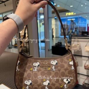coac.h x peanuts teri 25 shoulder bag in signature canvas with snoopy print with og box dust cover