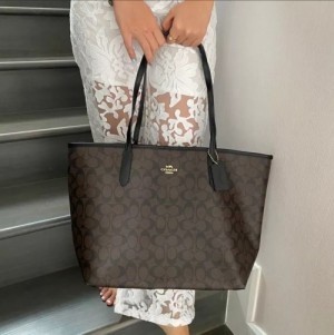 coac h city hutton tote bag withbox 1350 coac h city hutton tote bag withbox 1350