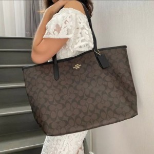 coac h city hutton tote bag withbox 1350 coac h city hutton tote bag withbox 1350